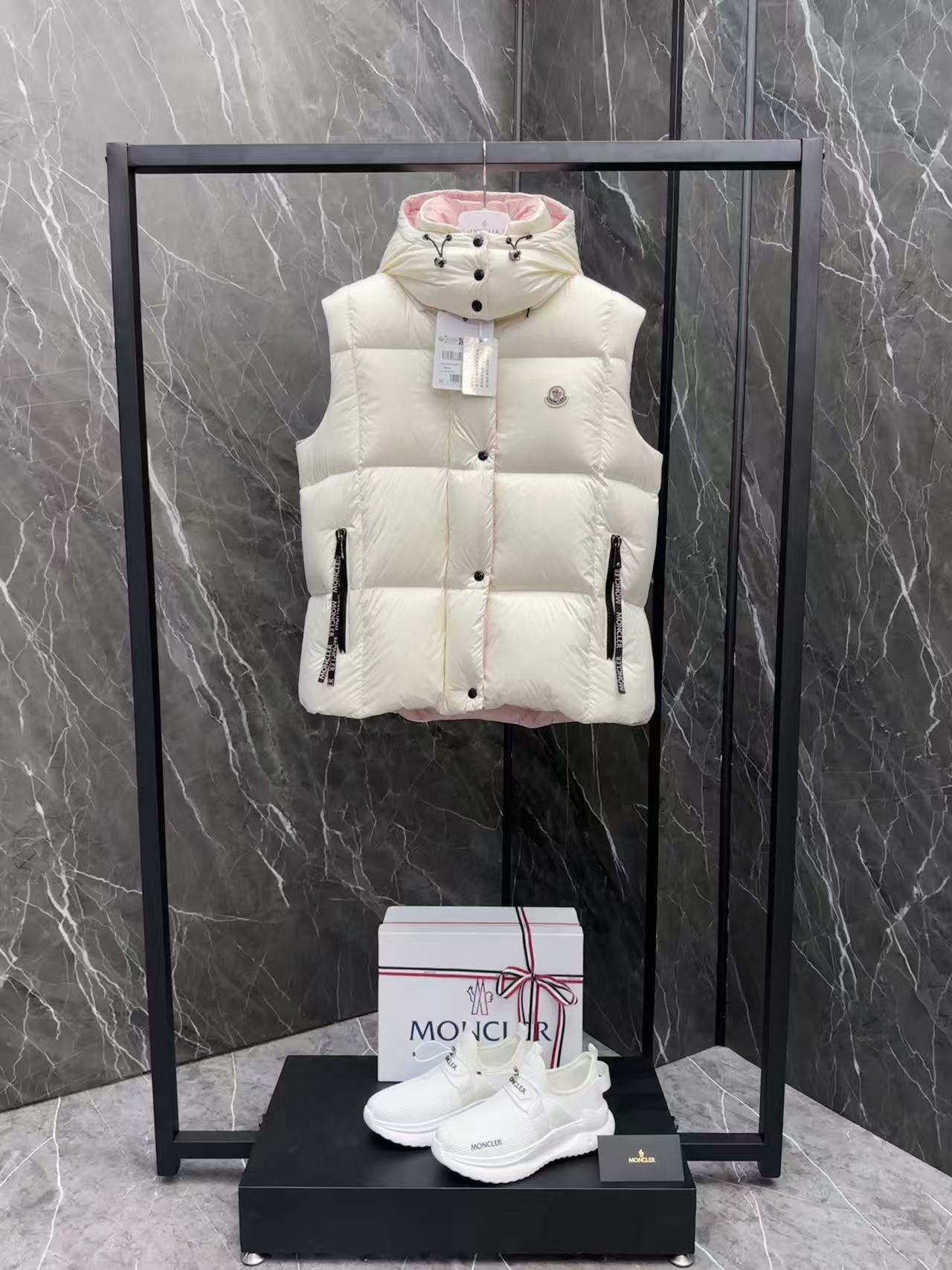 詳細な写真と価格については私に連絡してください。