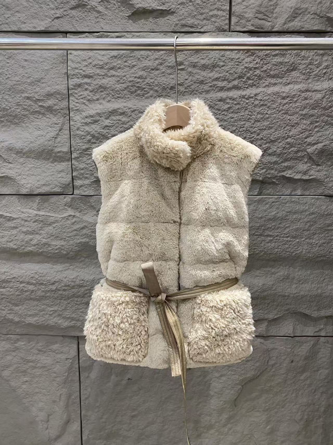 詳細な写真と価格については私に連絡してください。