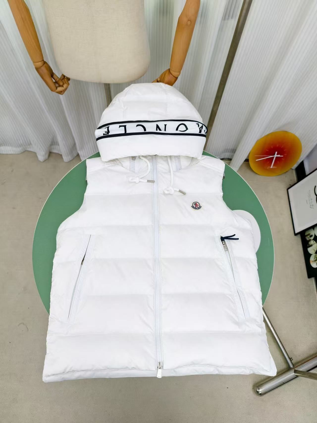 詳細な写真と価格については私に連絡してください。