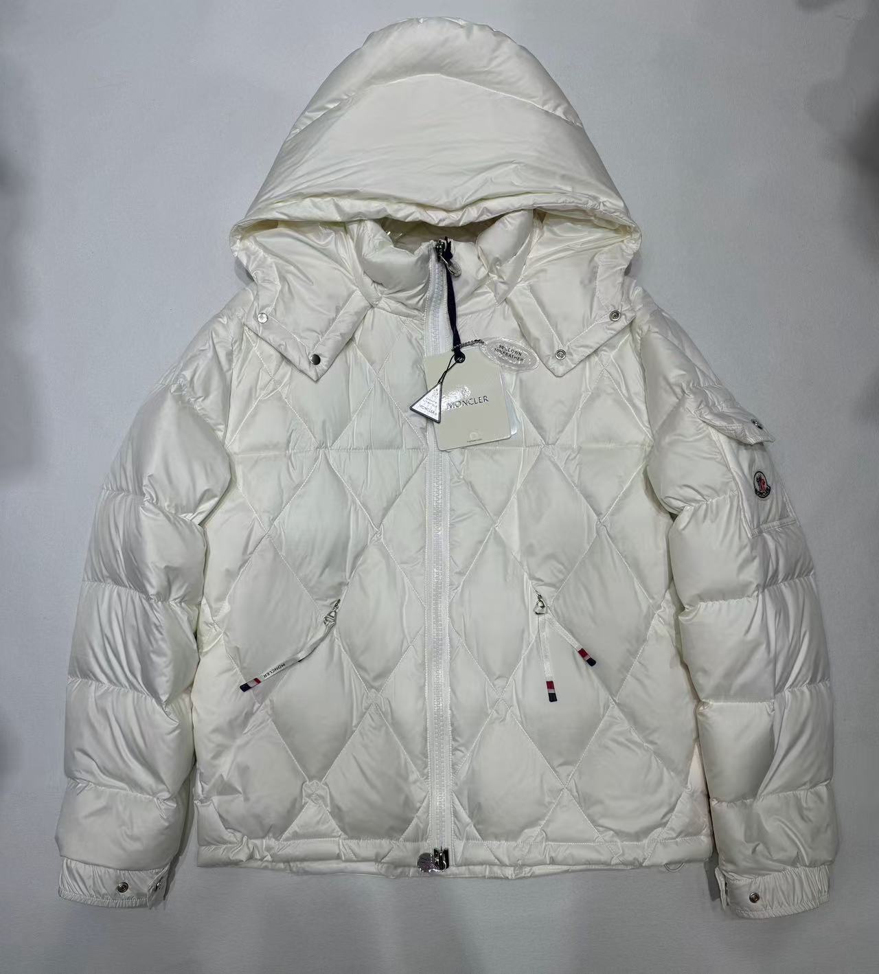 詳細な写真と価格については私に連絡してください。