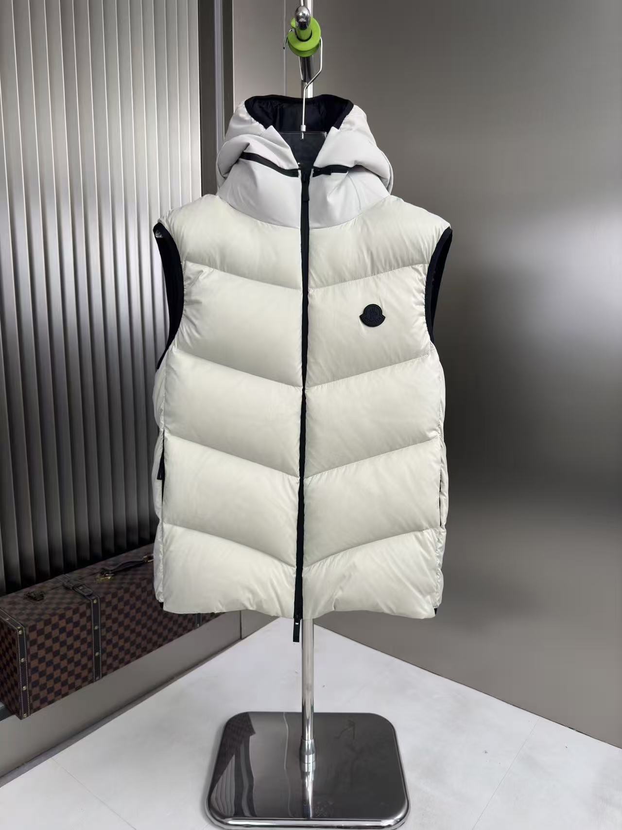 詳細な写真と価格については私に連絡してください。