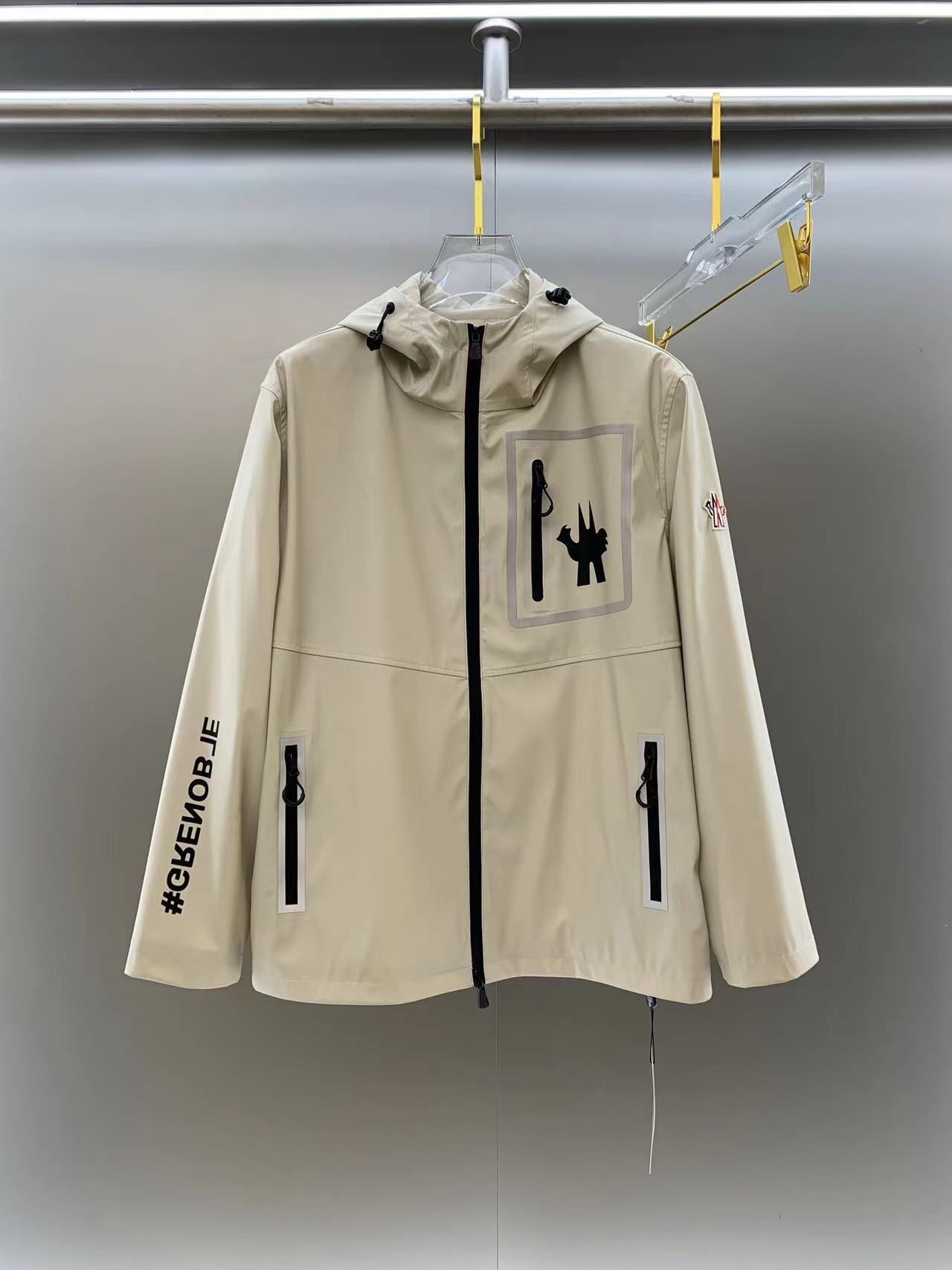 詳細な写真と価格については私に連絡してください。