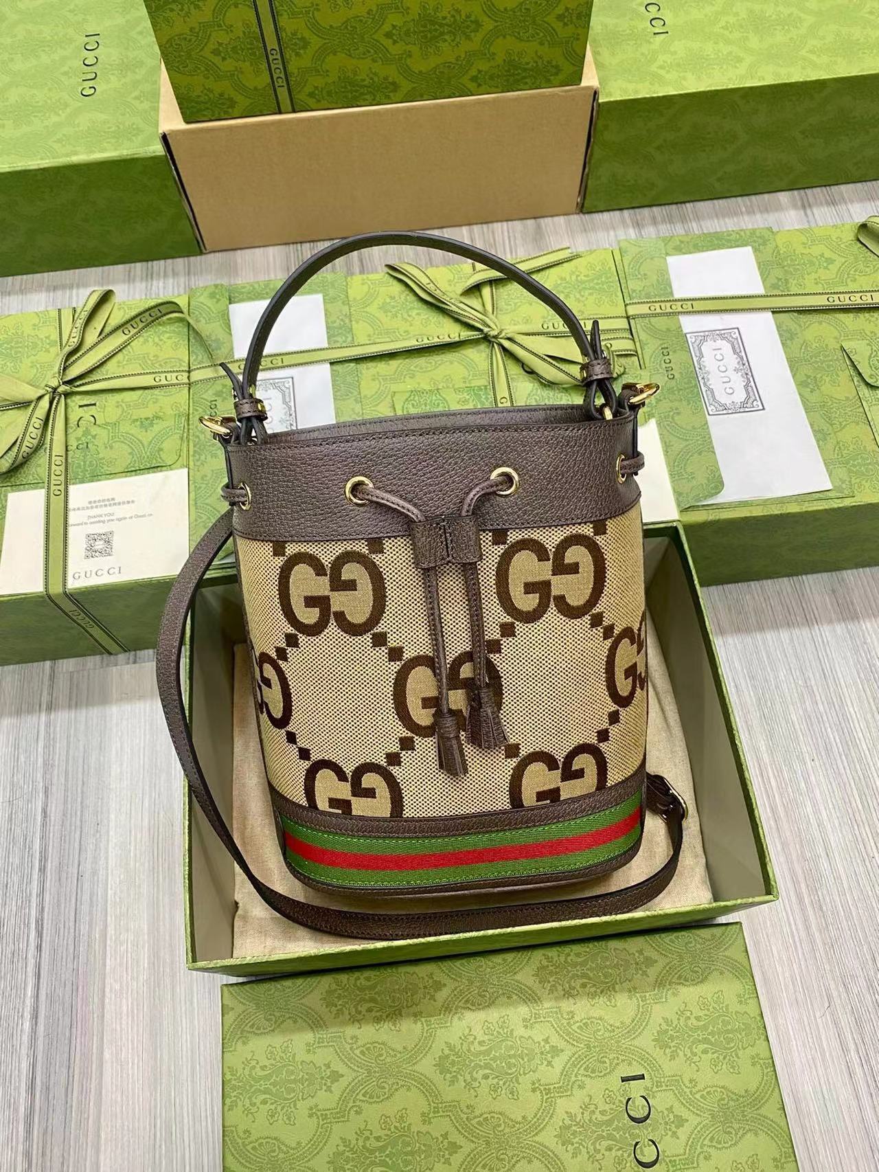 詳細な写真と価格については私に連絡してください。