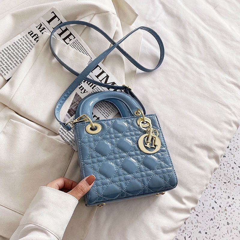 詳細な写真と価格については私に連絡してください。