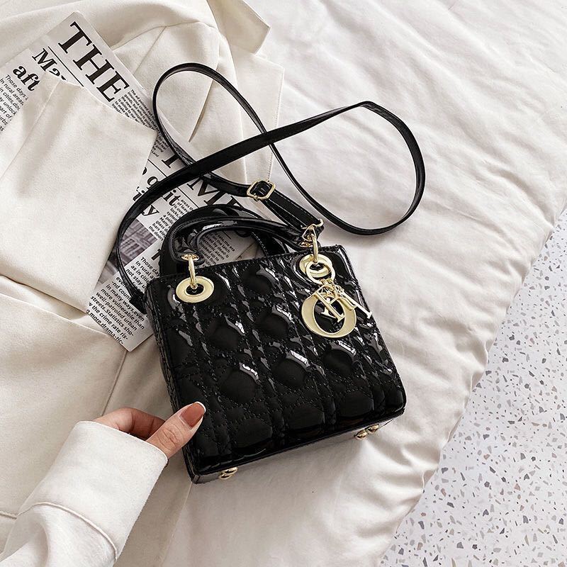 詳細な写真と価格については私に連絡してください。