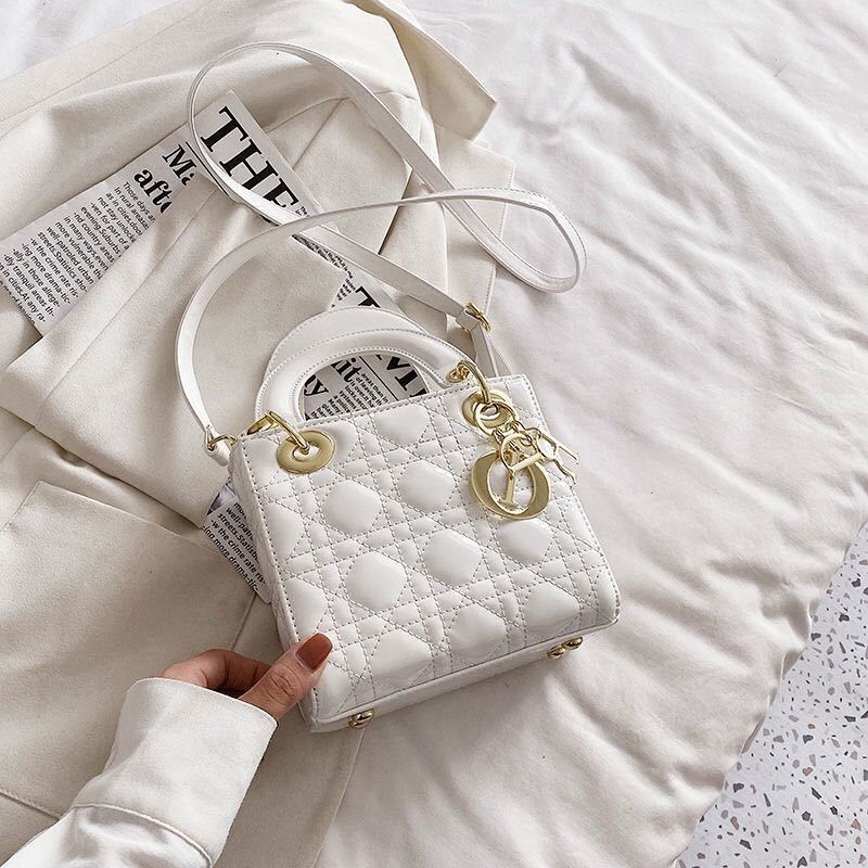 詳細な写真と価格については私に連絡してください。