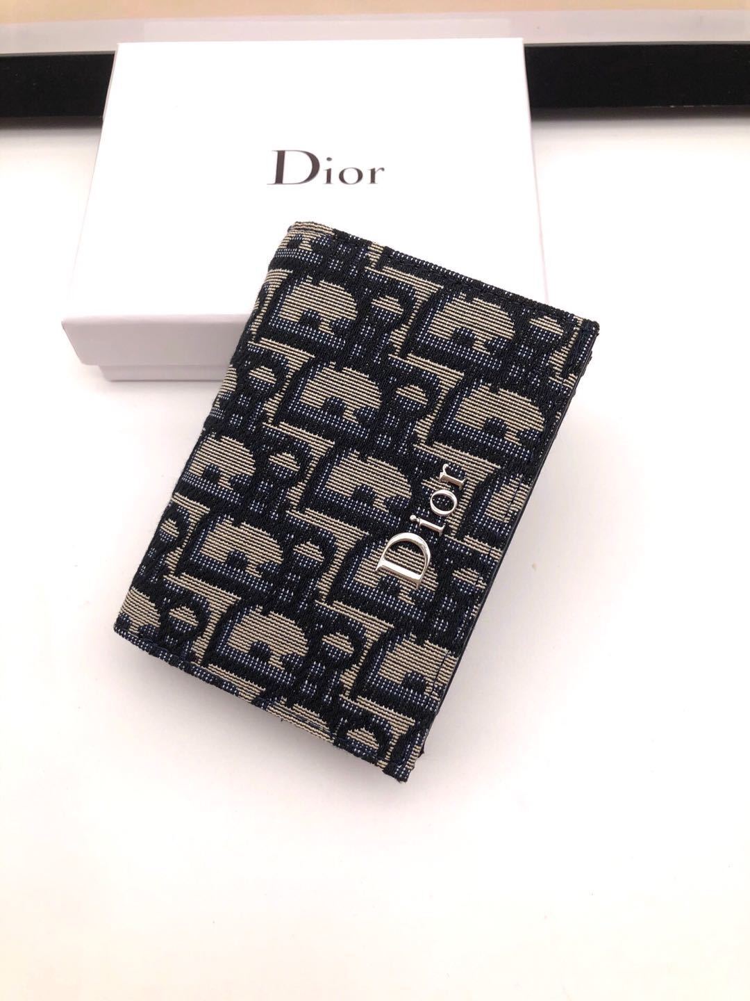 詳細な写真と価格については私に連絡してください。