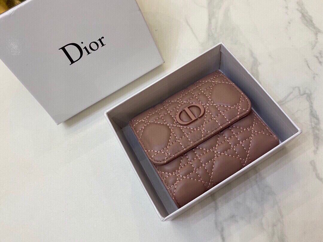 詳細な写真と価格については私に連絡してください。