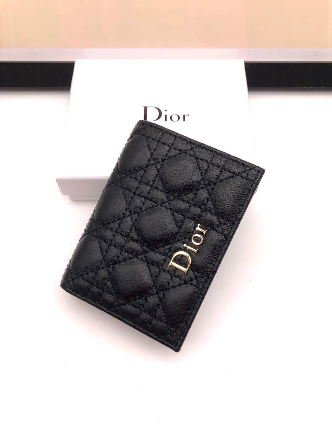 詳細な写真と価格については私に連絡してください。