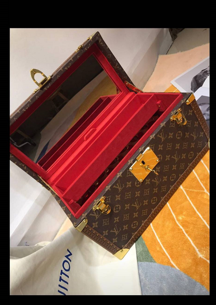 詳細な写真と価格については私に連絡してください。