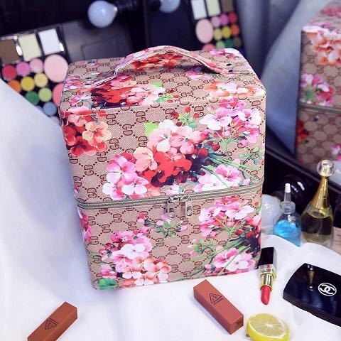 詳細な写真と価格については私に連絡してください。