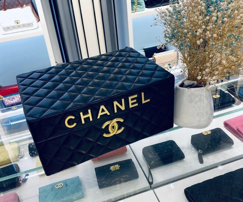 詳細な写真と価格については私に連絡してください。