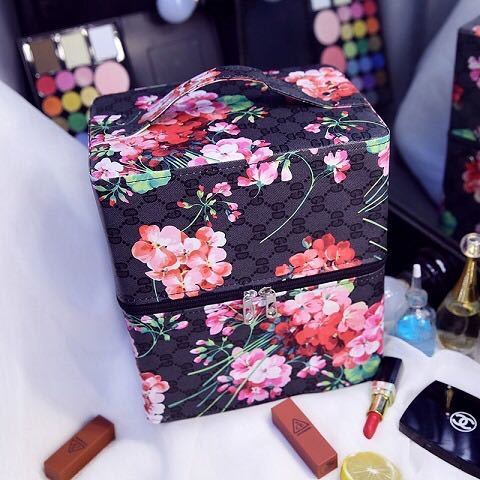 詳細な写真と価格については私に連絡してください。