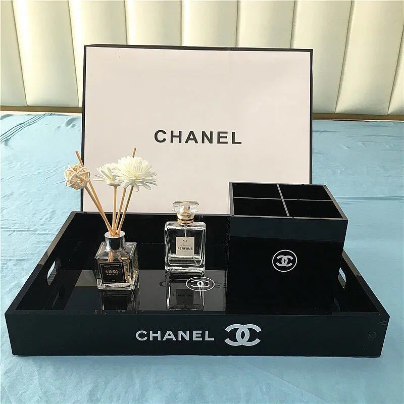 詳細な写真と価格については私に連絡してください。