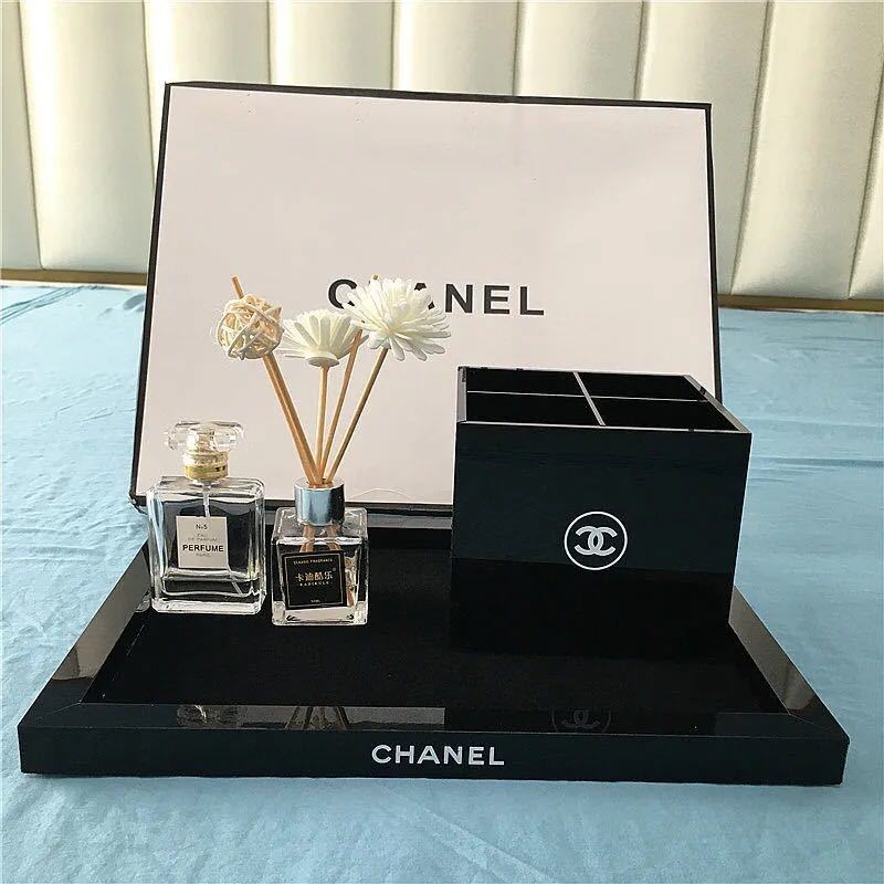 詳細な写真と価格については私に連絡してください。