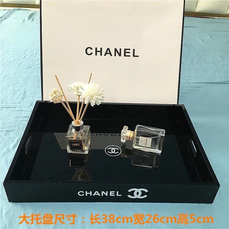 詳細な写真と価格については私に連絡してください。