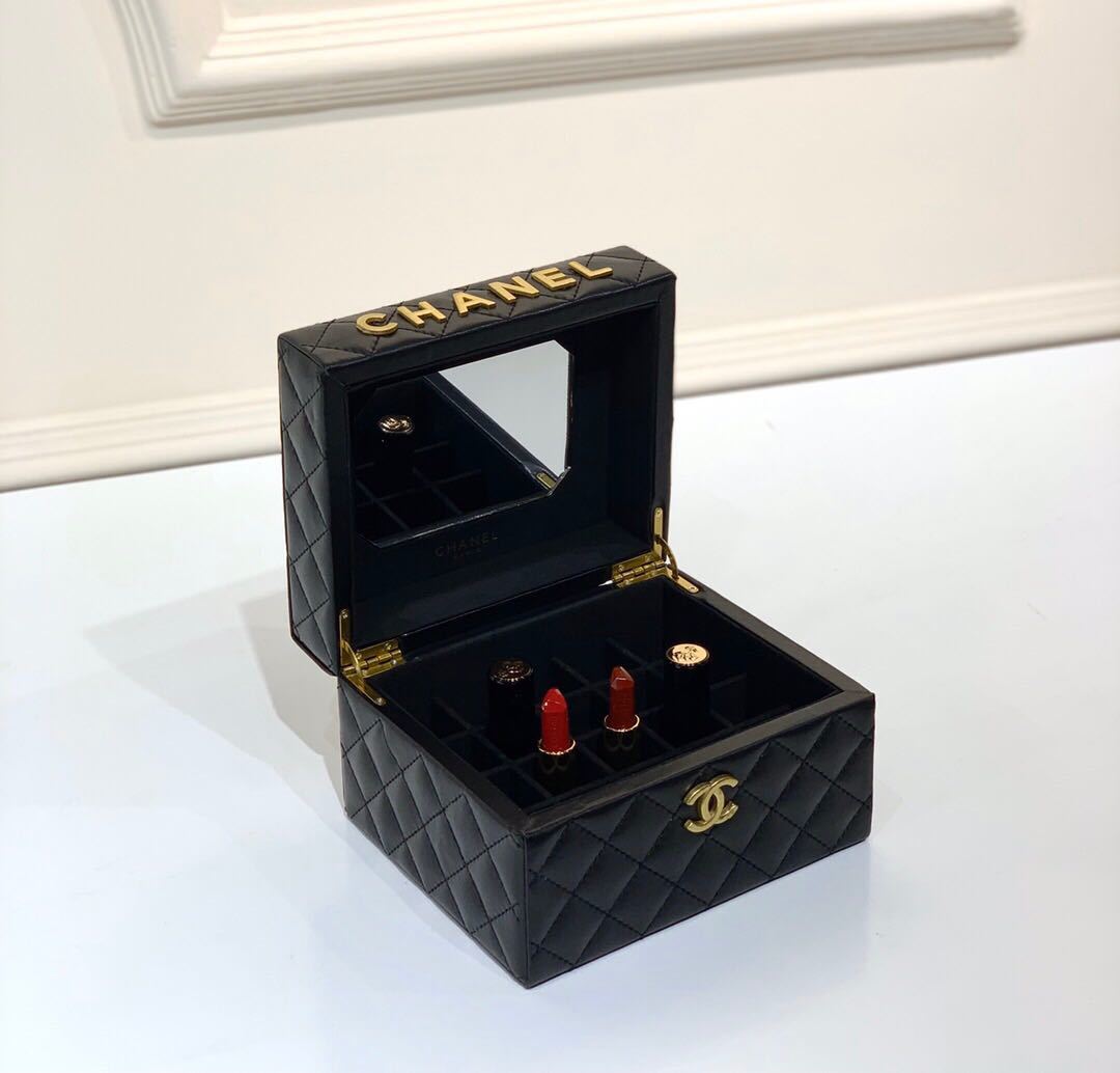 詳細な写真と価格については私に連絡してください。