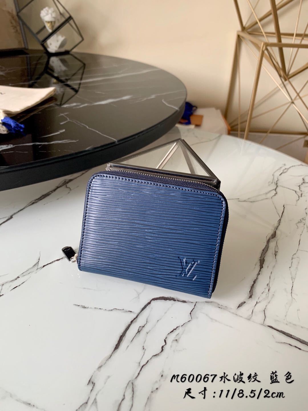 詳細な写真と価格については私に連絡してください