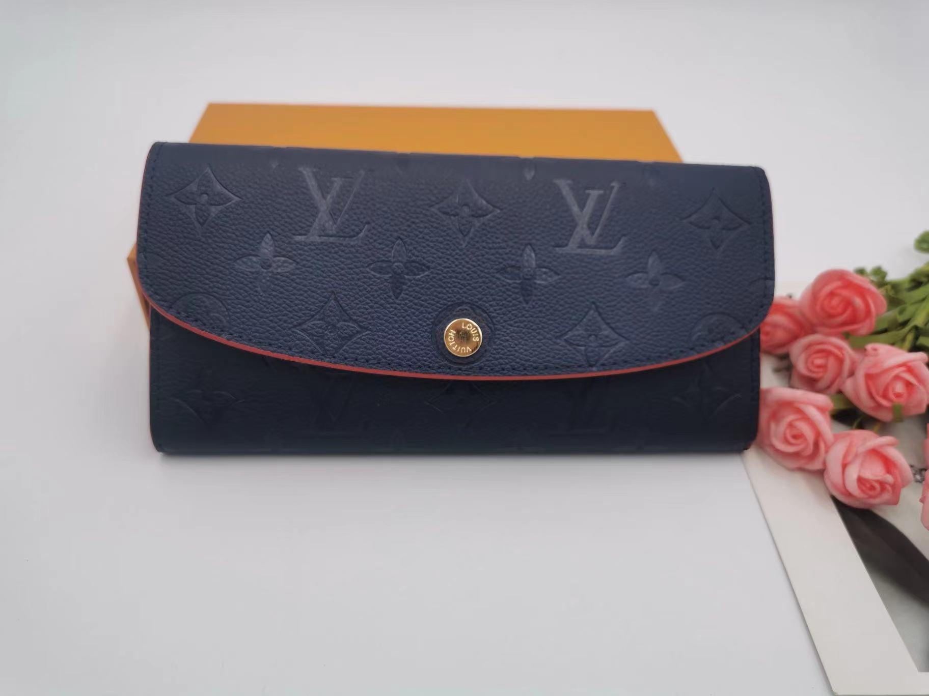 詳細な写真と価格については私に連絡してください