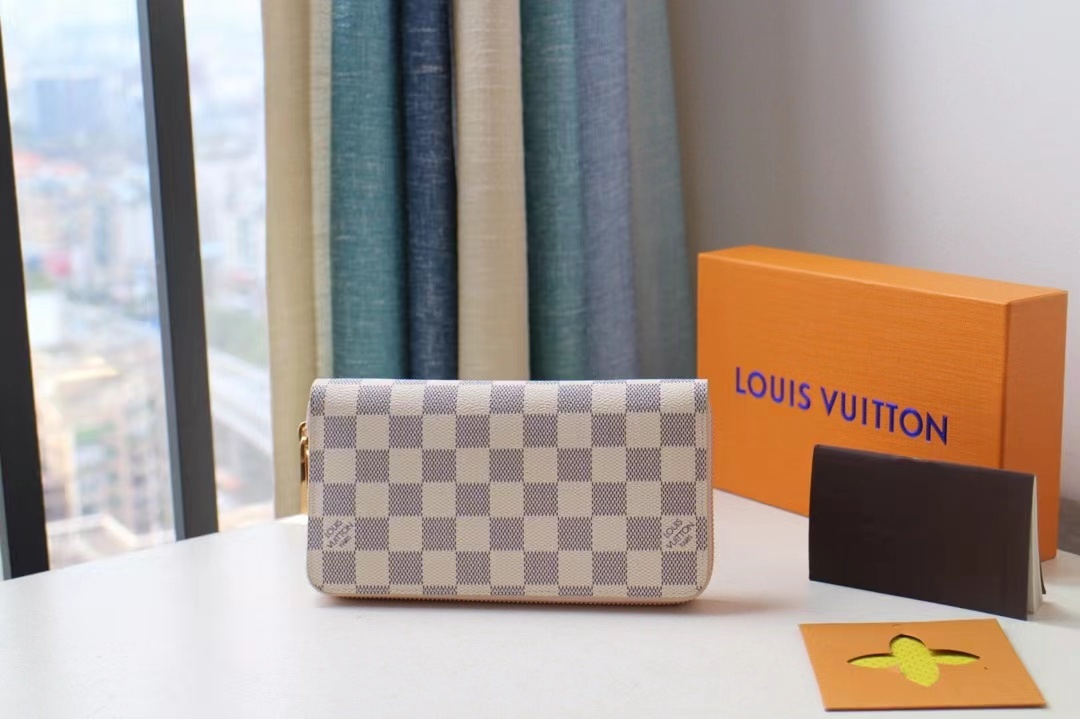 詳細な写真と価格については私に連絡してください