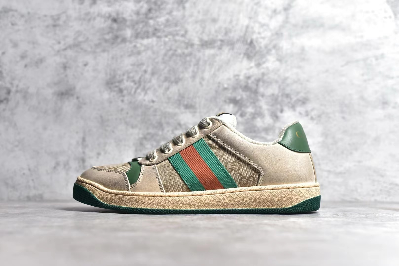 詳細な写真と価格については私に連絡してください