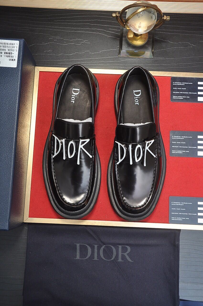 詳細な写真と価格については私に連絡してください