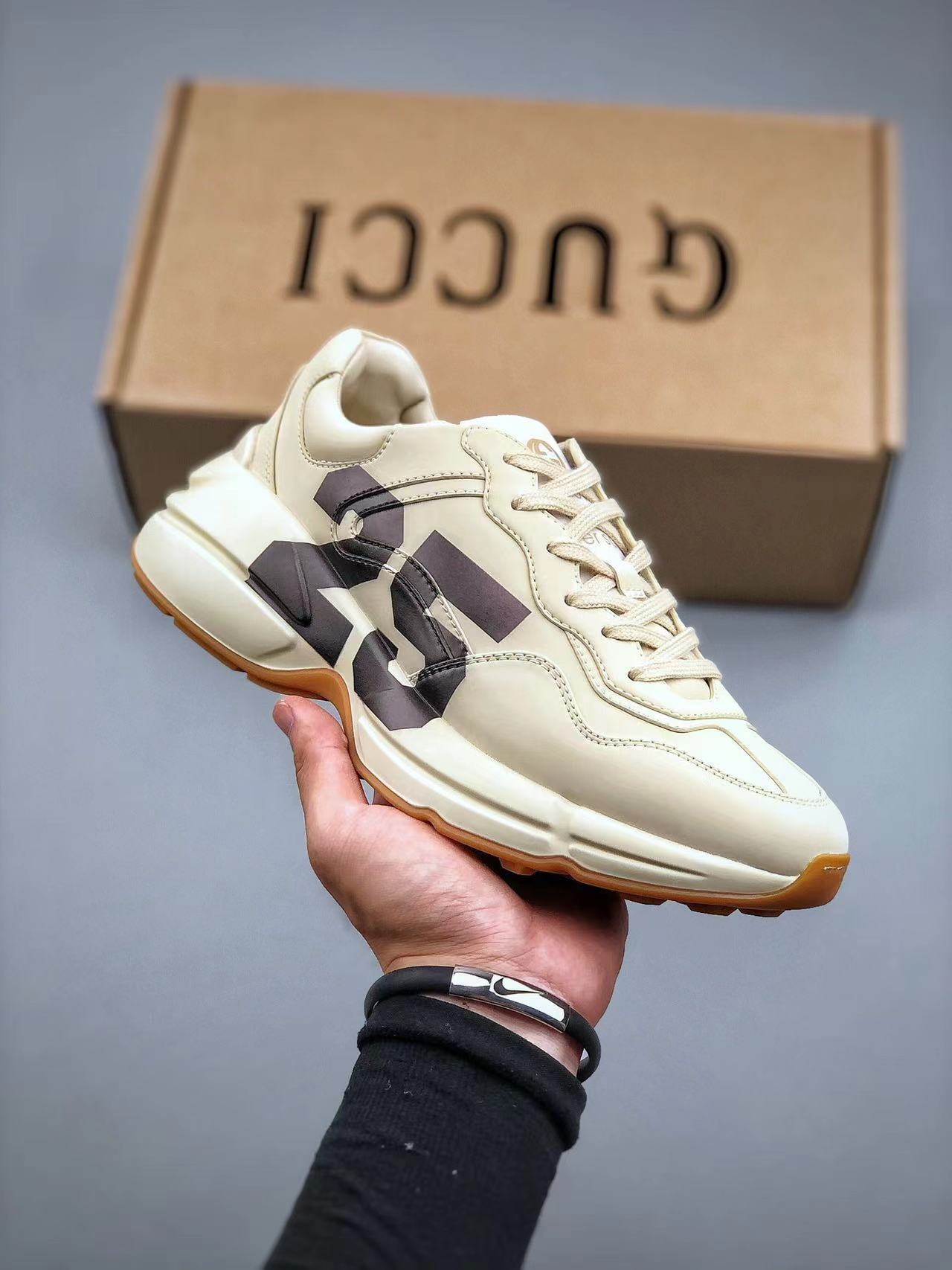 詳細な写真と価格については私に連絡してください