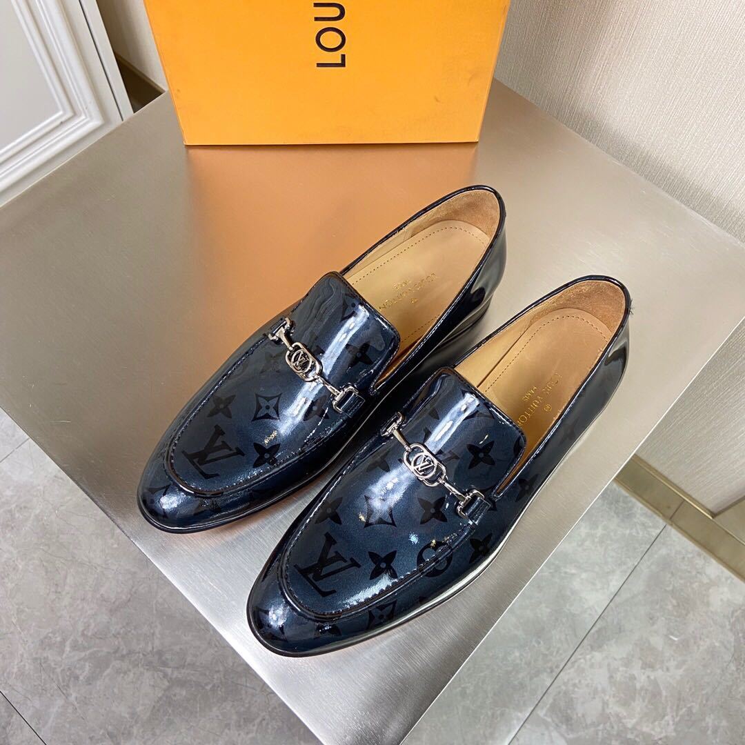 詳細な写真と価格については私に連絡してください