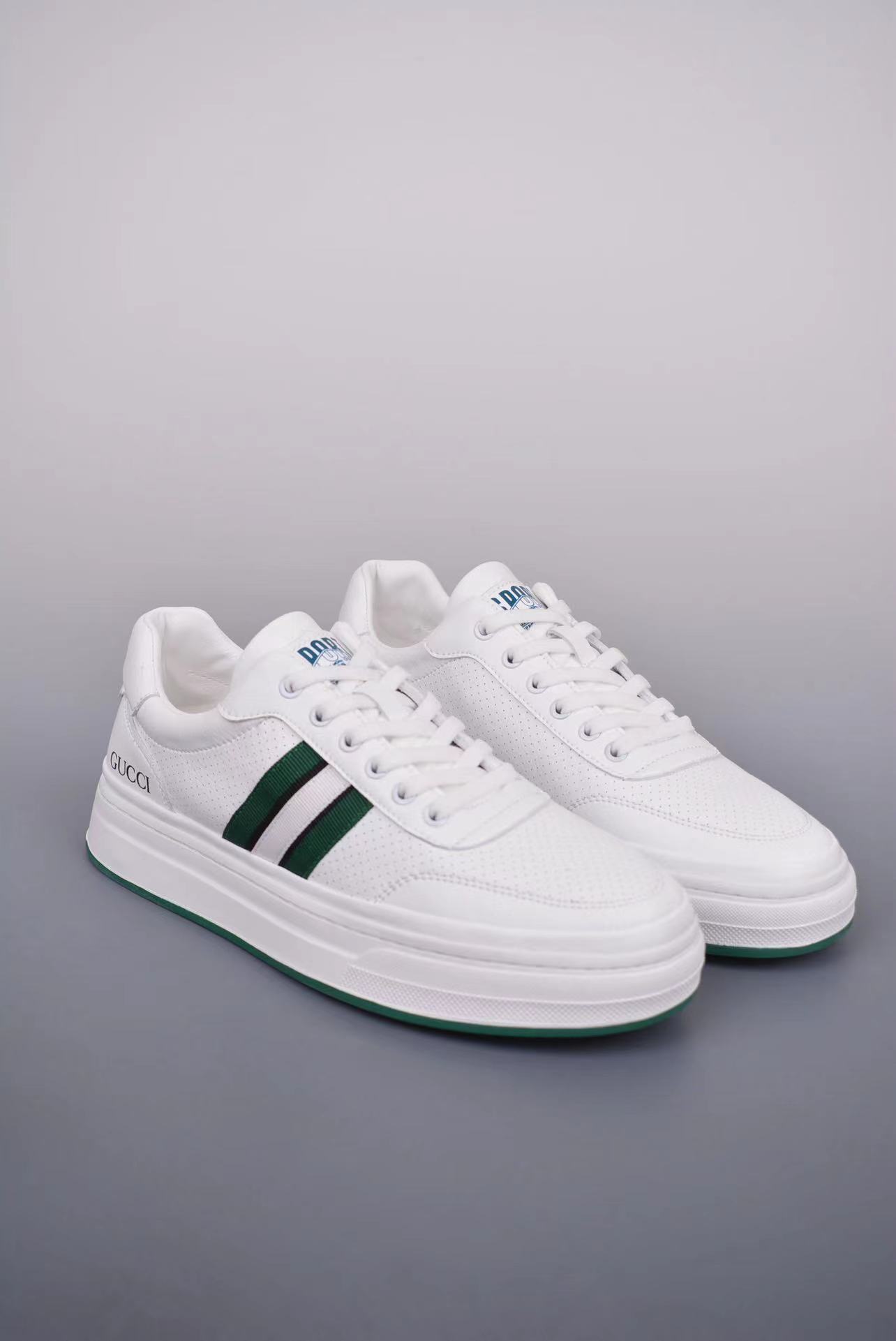 詳細な写真と価格については私に連絡してください