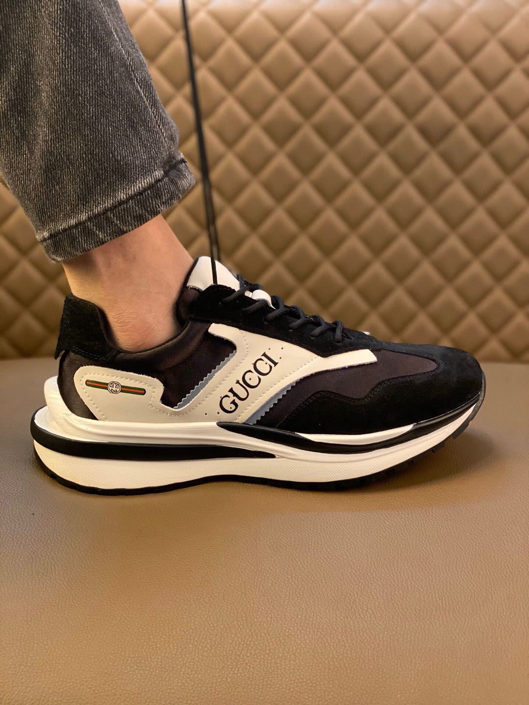 詳細な写真と価格については私に連絡してください