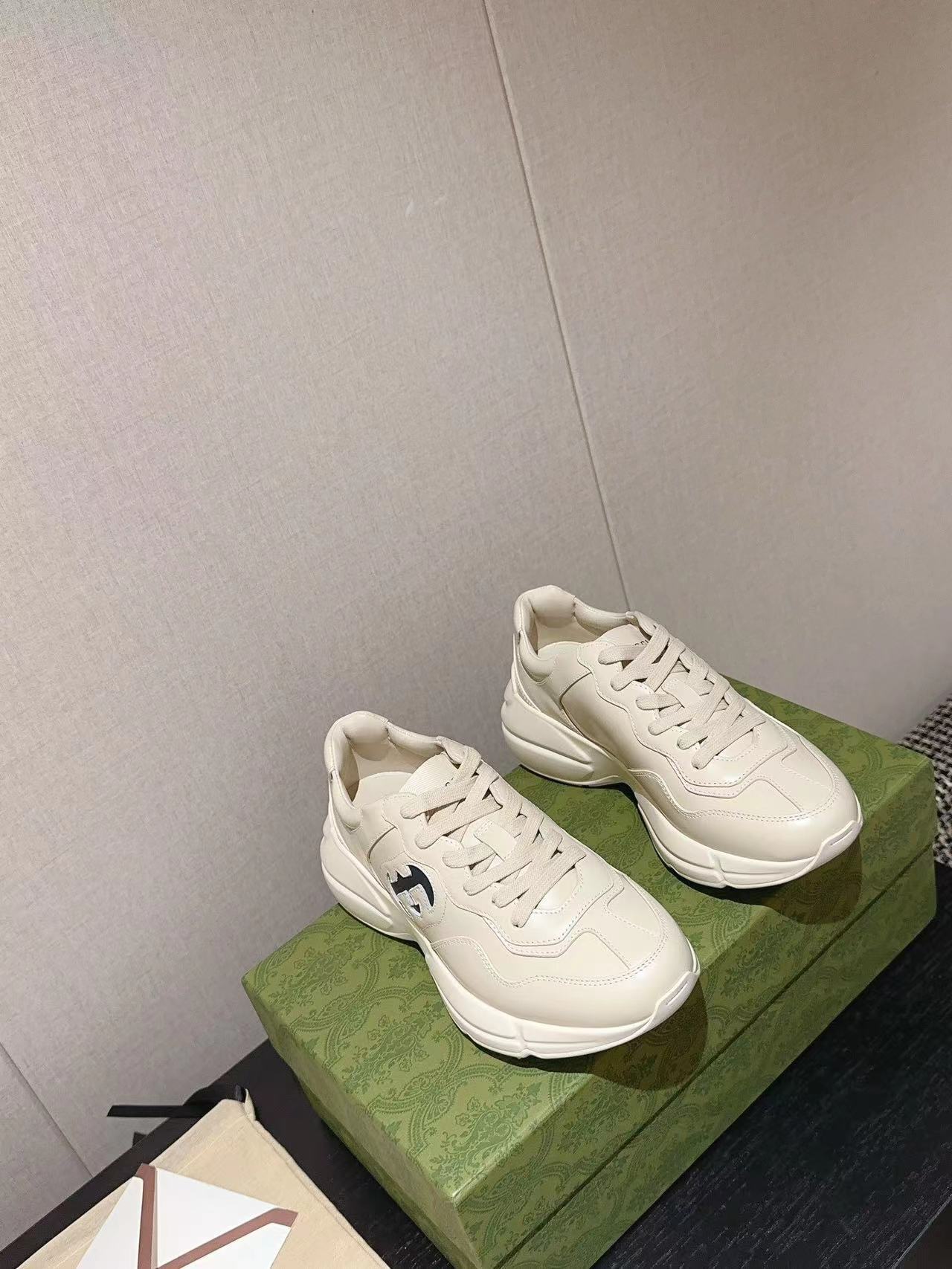 詳細な写真と価格については私に連絡してください