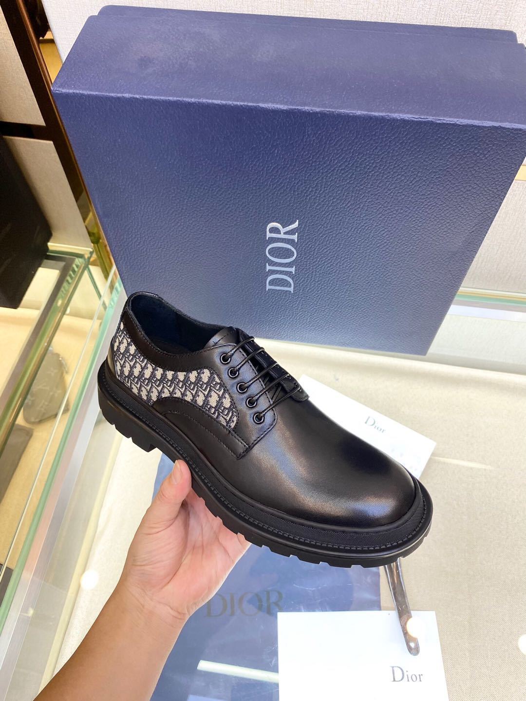 詳細な写真と価格については私に連絡してください