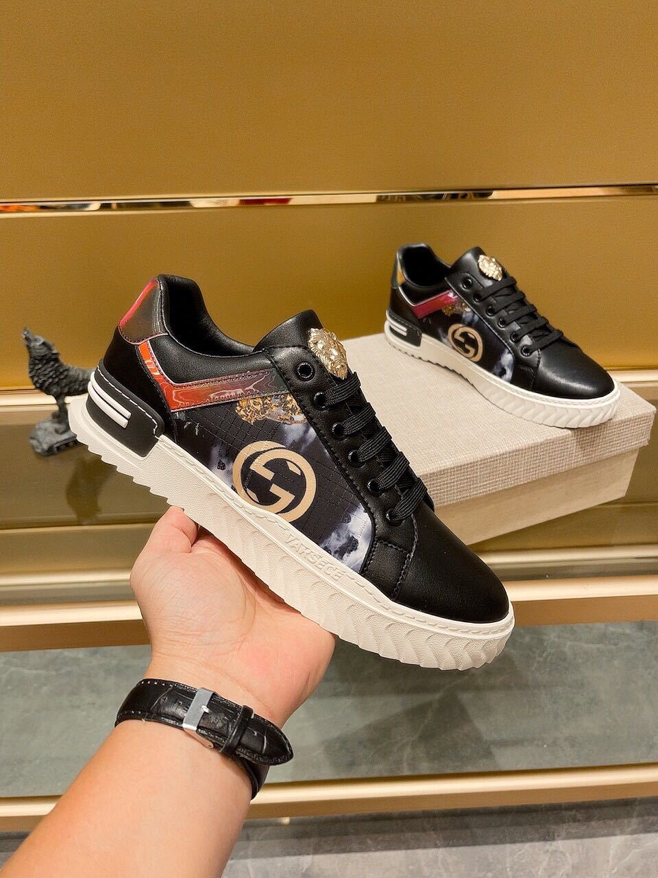 詳細な写真と価格については私に連絡してください