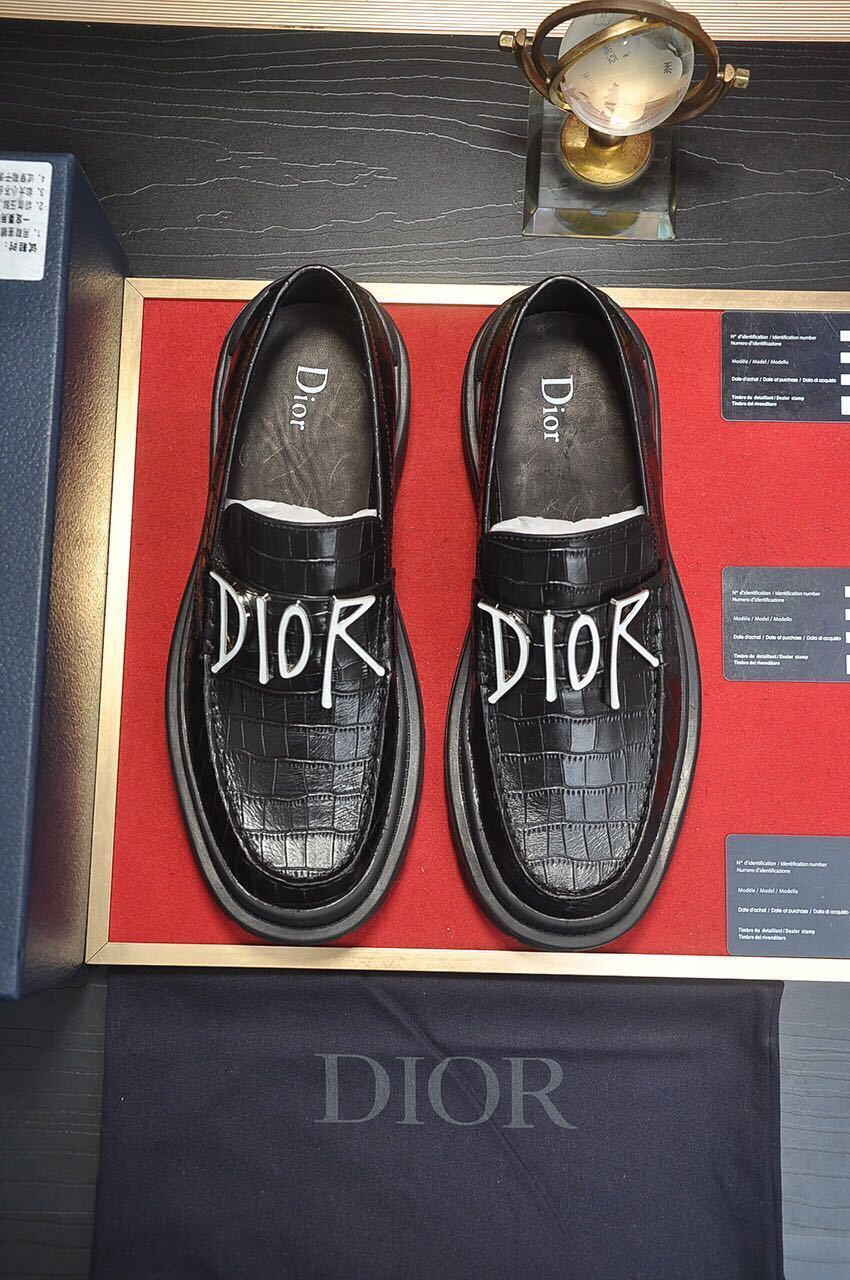 詳細な写真と価格については私に連絡してください