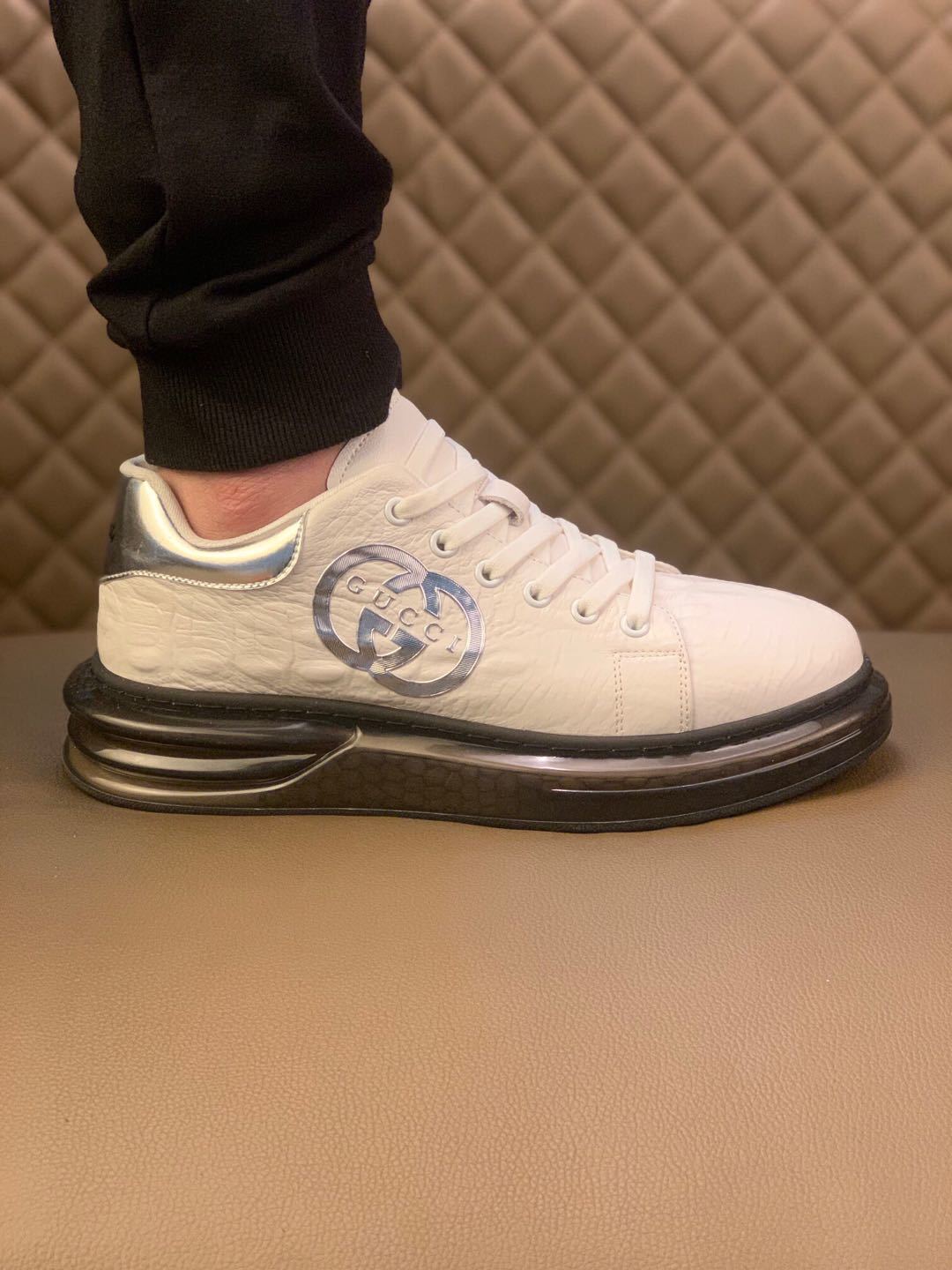 詳細な写真と価格については私に連絡してください