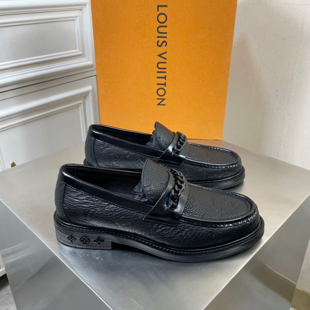 詳細な写真と価格については私に連絡してください