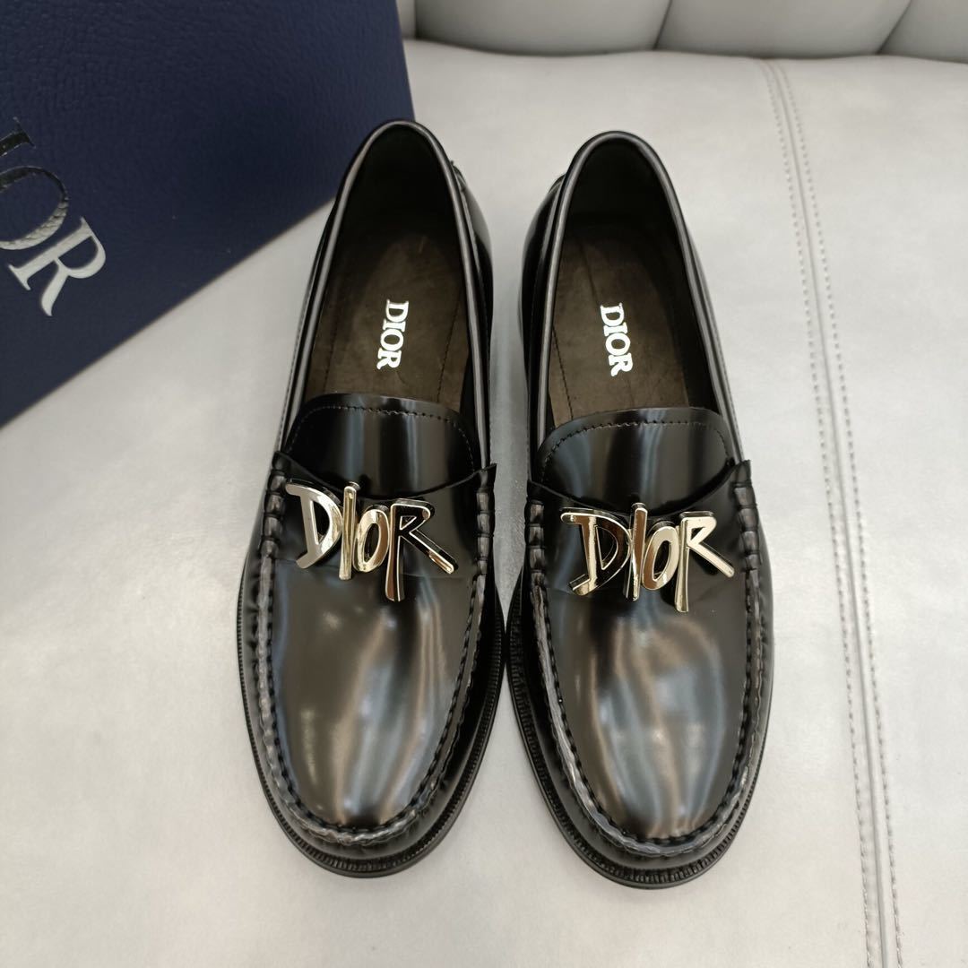 詳細な写真と価格については私に連絡してください