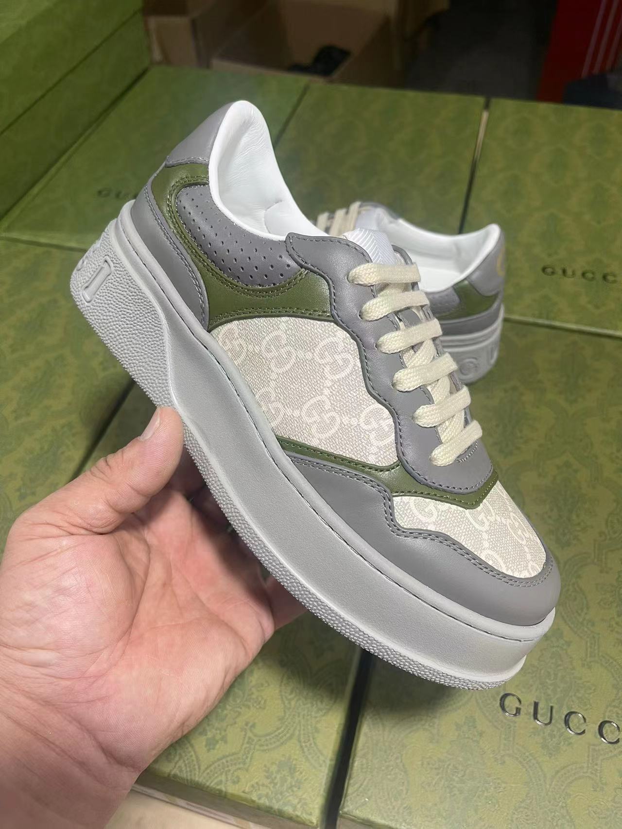 詳細な写真と価格については私に連絡してください