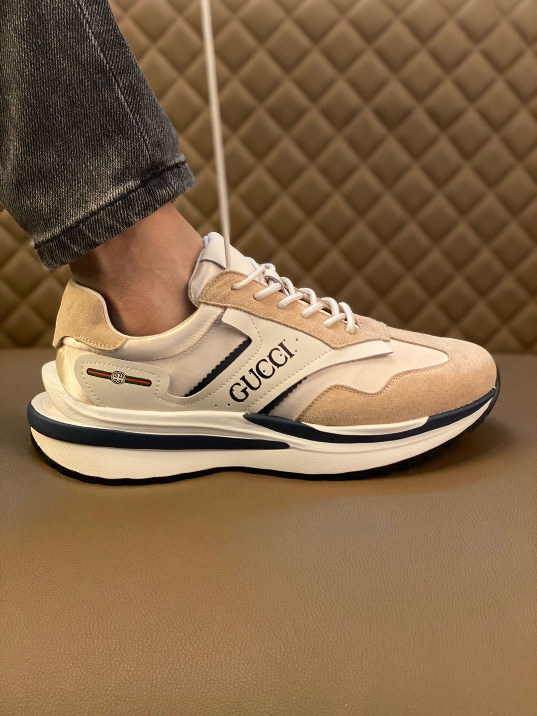 詳細な写真と価格については私に連絡してください