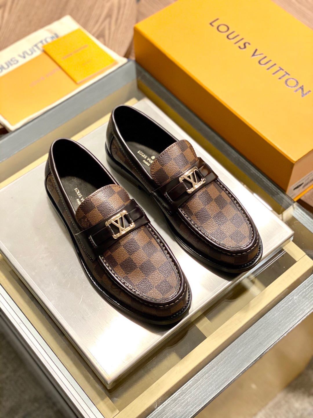 詳細な写真と価格については私に連絡してください