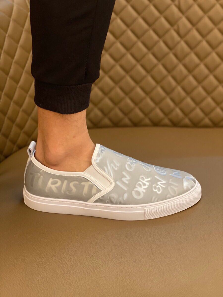 詳細な写真と価格については私に連絡してください