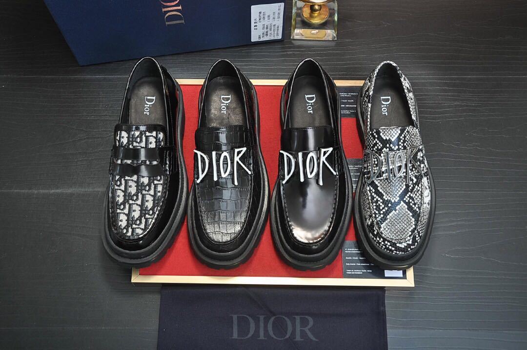 詳細な写真と価格については私に連絡してください