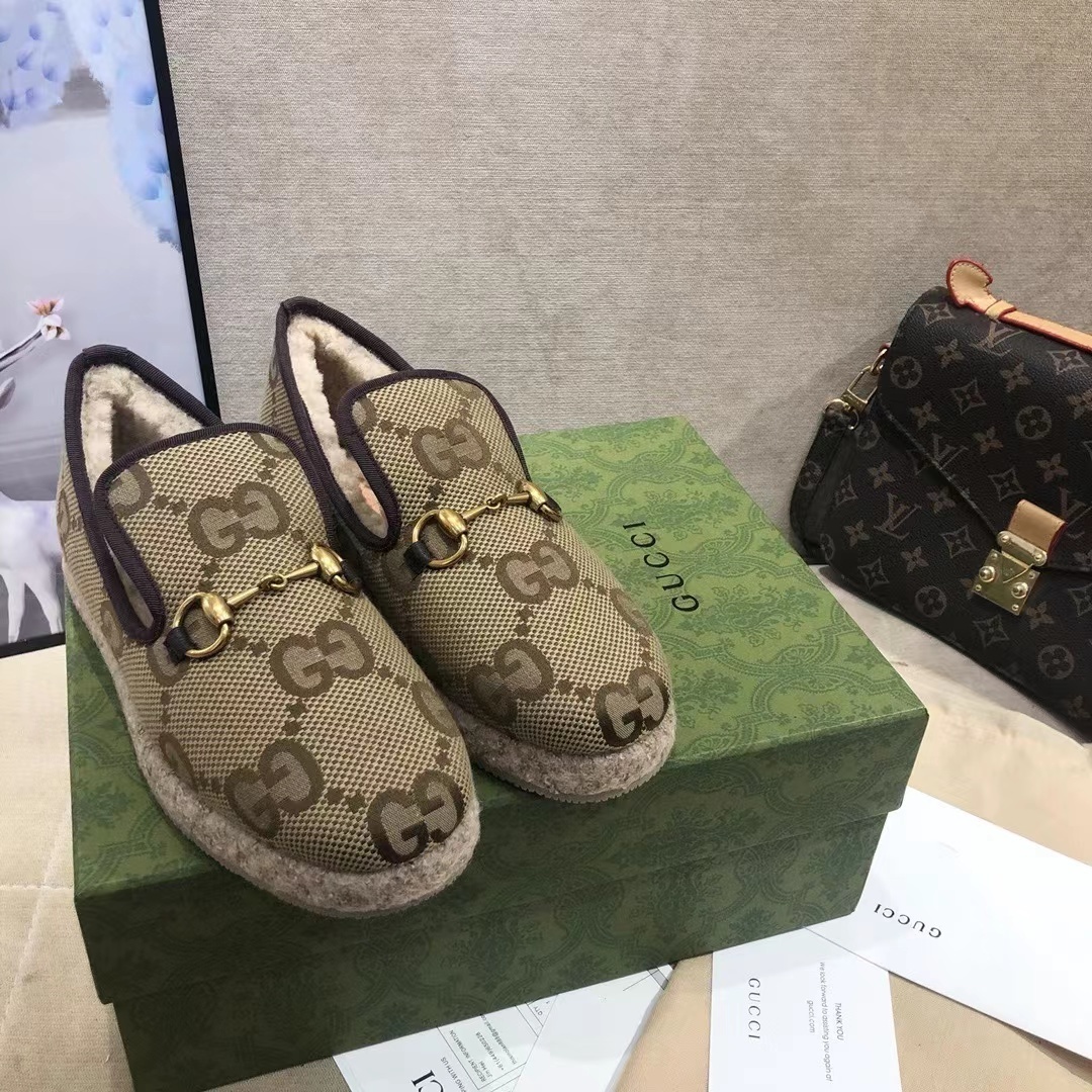 詳細な写真と価格については私に連絡してください