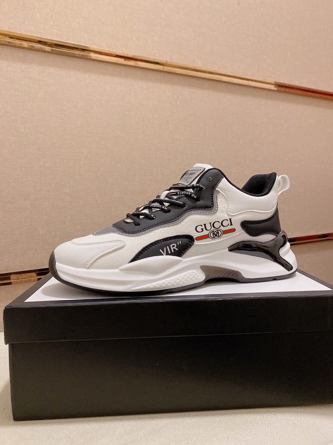 詳細な写真と価格については私に連絡してください