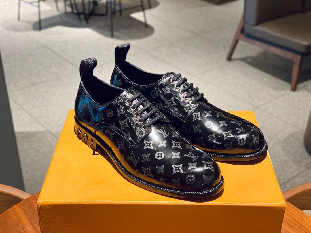 詳細な写真と価格については私に連絡してください