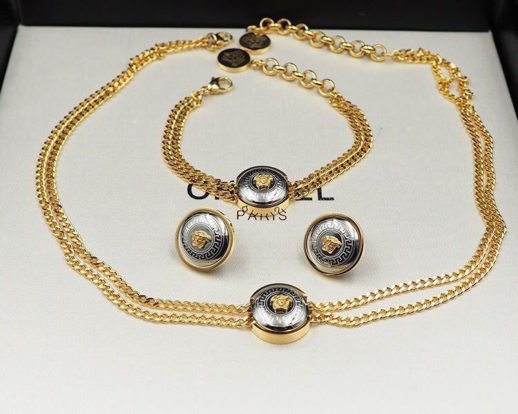 詳細な写真と価格については私に連絡してください