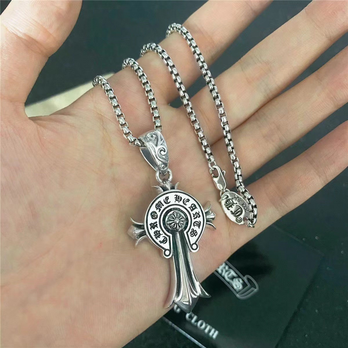 詳細な写真と価格については私に連絡してください