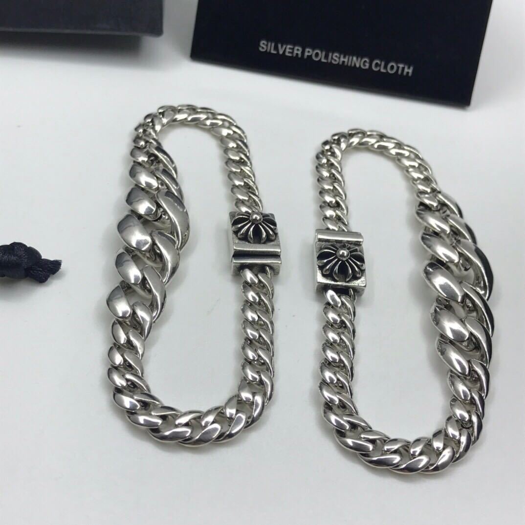 詳細な写真と価格については私に連絡してください