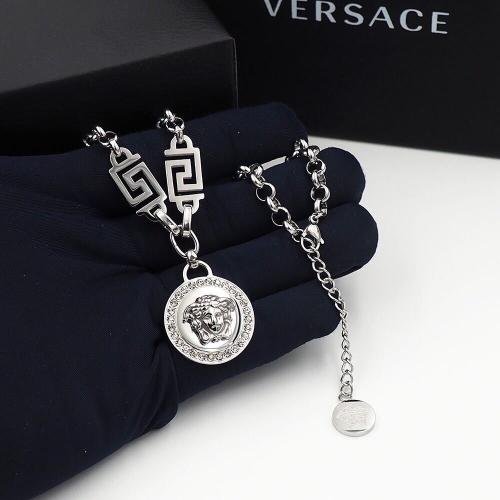 詳細な写真と価格については私に連絡してください