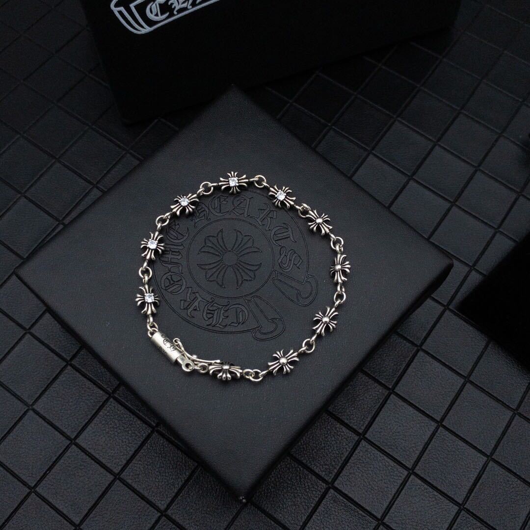 詳細な写真と価格については私に連絡してください